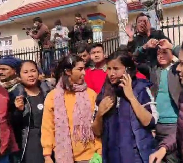 झाँक्रीलाई पक्राउ नगर्न माग गर्दै नेकपा प्रचण्ड-नेपाल समूहका कार्यकर्ताको नाराबाजी 
